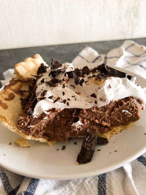 Make Joanna Gaines easy French Silk Pie from her Magnolia Table cook book. Hot Chocolate Pie, Chocolate Flan Cake, Silk Pie Recipe, Chocolate Silk Pie, Chocolate Flan, Homemade Churros, Pie Chocolate, French Silk Pie, Flan Cake