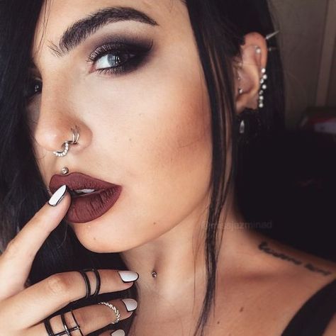 Septum Medusa Piercing, Lips Piercing, Double Nostril Piercing, Bedazzled Jewelry, Piercing Art, Double Nose Ring, Double Nose Piercing, Mouth Lips, Nostril Ring