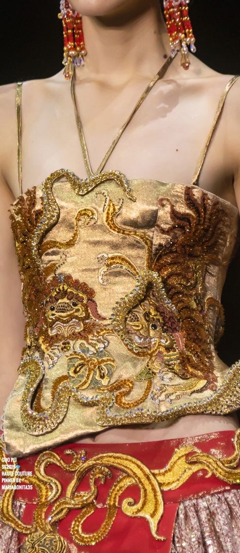 Guo Pei SS19 Haute Couture Details Guo Pei Savannah, Guo Pei Aesthetic, Guo Pei Embroidery, Guo Pei Couture, Asian Couture, Guo Pei, Haute Couture Details, Model Runway, Asian Designers