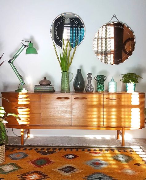 Funky Western Decor, Sideboard Decor Ideas, Western Rugs, Sideboard Decor, Funky Decor, Vintage Sideboard, Funky Home Decor, Funky Furniture, Apartment Interior Design