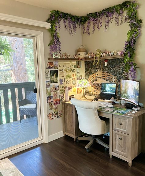 Trance🧚🏻‍♀️ (@TranceFae) on X Fairycore Office, Fairycore Office Ideas, Fairy Office Decor, Fairycore Desk Setup, Fairy Core Gaming Setup, Goblincore Desk, Fairy Core Shelves, Lavender Desk, Cottage Core Desk