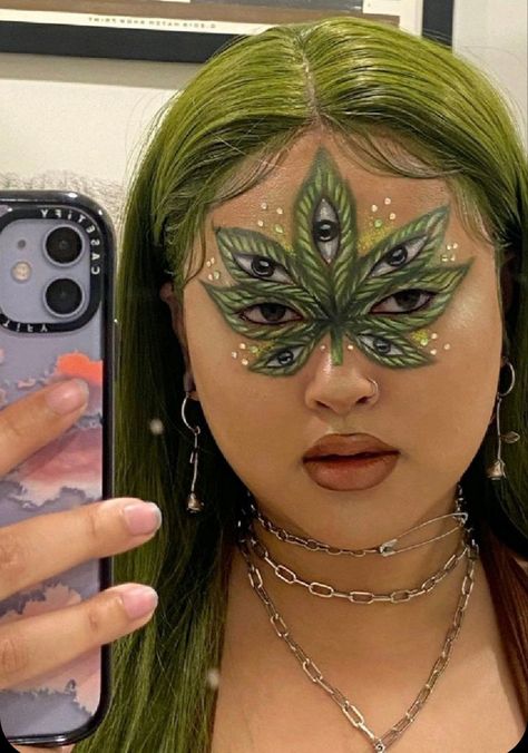 Brain Makeup, Spooky Eyeshadow, Creative Makeup Looks Halloween, Green Aesthetic Makeup, Plant Makeup Looks, Patrick Star Makeup Spongebob, Green Makeup Halloween, Spongebob Makeup Look, Ninja Turtles Makeup