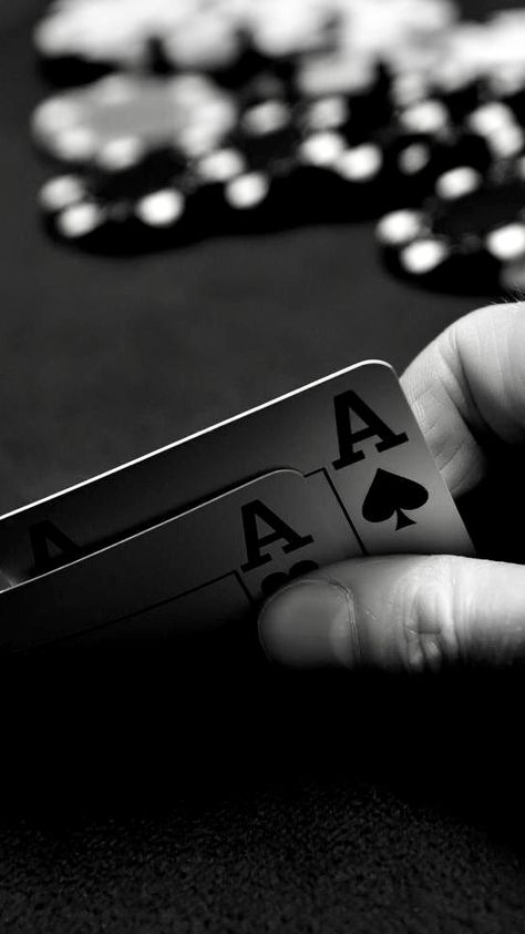 Iphone Cartoon, Iphone 5 Wallpaper, Poker Games, Poker Chips, Black And White Aesthetic, Game App, Character Aesthetic, White Aesthetic, Caricatures