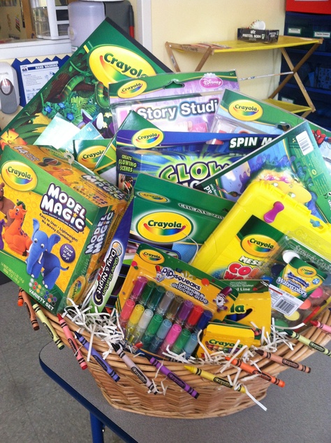 Crayola gift basket Fundraising Baskets, Art Gift Basket, Tricky Tray Baskets, Movie Basket, Tricky Tray, Auction Gift Basket Ideas, Crayon Party, Fundraiser Baskets, Silent Auction Baskets