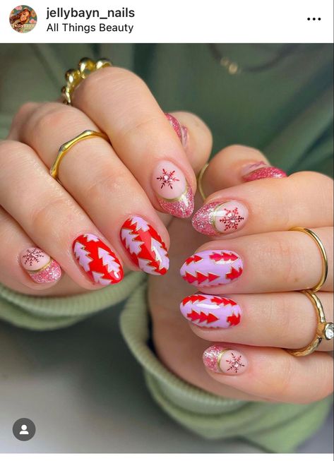 Pink n’ Red Christmas Pretties 💘♥️ Christmas Almond Shaped Nails, Sparkly Christmas Nails, Nail Art Noel, Almond Shaped Nails, Christmas Tree Nails, Sparkly Christmas, Red Christmas Nails, Shaped Nails, Cute Christmas Nails