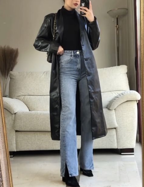 Black Leather Trench Coat With Dress, Black Leather Long Coat Outfit, Knee Length Leather Jacket, Leather Trent Coat Outfit, Outfits With Leather Trench Coats, Style Long Leather Jacket, Outfit With Long Leather Jacket, Leather Peacoat Outfit, Longline Leather Jacket Outfit