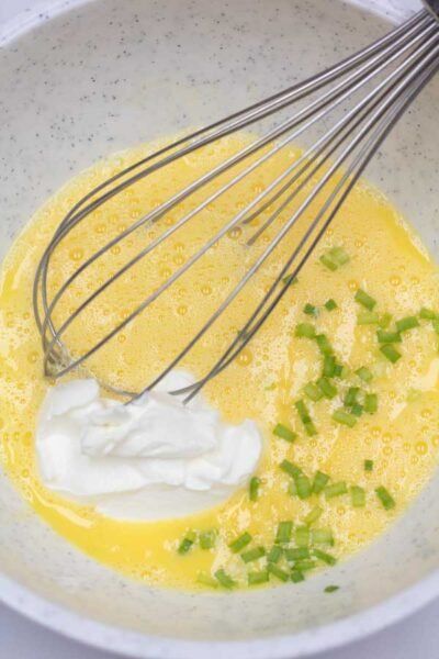 Sour Cream Scrambled Eggs (Perfectly Creamy, Tasty Scrambled Eggs!) Tasty Scrambled Eggs, Best Scrambled Eggs With Cheese, Scrambled Eggs With Cream Cheese, Scrambled Egg Ideas, Scramble Eggs Recipes, Recipes With Scrambled Eggs, Cheesy Scrambled Egg Recipes, Gourmet Scrambled Eggs, Creamed Eggs On Toast Recipes