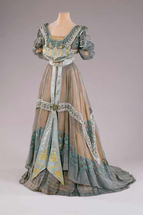 Callot Soeurs, 1900s Fashion, Edwardian Dress, 20th Century Fashion, Designer Evening Dresses, Old Dresses, Antique Dress, Vintage Gowns, Antique Clothing