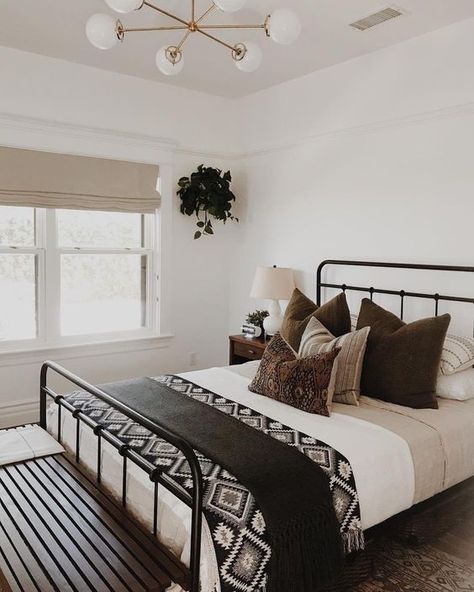 Daybed Room, Iron Bed Frame, House Bedroom, Iron Bed, Future Apartment, Rustic Bedroom, White Bedroom, Contemporary Bedroom, Black Iron