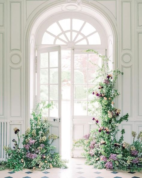 Boho Lobby, Wedding Ceremony Layout, Wedding Ceremony Garden, Flower Archway, Peach Color Palette, Ceremony Layout, Wedding Ceremony Design, Wedding Ceremony Backdrops, Winter Wedding Ceremony