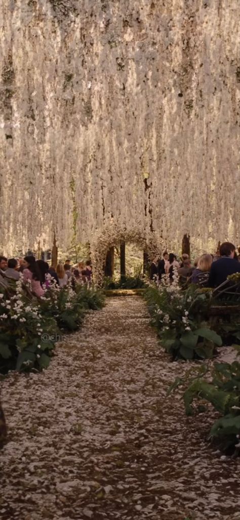 Twilight Wedding Venue Aesthetic, Wedding Venue Twilight, Wedding Dresses Twilight, Forest Wedding Twilight, Twilight Themed Wedding Decor, Wedding In Forest Twilight, Wedding Twilight Theme, Fairy Garden Wedding Aesthetic, Twilight Wedding Theme Ideas