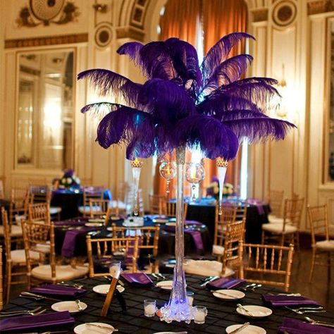 Purple Table Settings, Purple Party Decorations, Black Centerpieces, Sweet 16 Centerpieces, Christmas Home Decorations, Wedding Party Centerpieces, Beautiful Feathers, Gala Themes, Feather Centerpieces