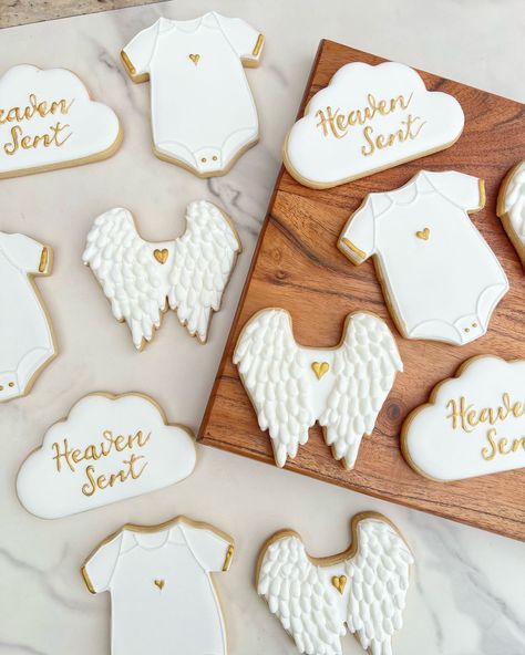 Sweet angel on his way.! #babyshowercookies #galletasdecoradas #galletaspersonalizadas #sugarart #edibleart #royalicingcookies #sugarcookies #cookiesofinstagram #sentfromheavencookies #angiesweetcreations A Little Peace Of Heaven Baby Shower Theme, A Little Piece Of Heaven Gender Reveal, Heaven Sent Baby Shower Theme Decoration, Heavenly Baby Shower Theme, A Little Piece Of Heaven Baby Shower Boy, White And Gold Gender Reveal, Little Piece Of Heaven Baby Shower Theme, Angel Baby Shower Theme, Heaven Baby Shower Theme