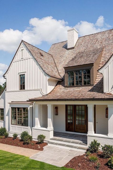 Farmhouse Exterior Design, Brown Roof, Storybook Homes, Casas Coloniales, Casa Vintage, Modern Farmhouse Exterior, Casa Exterior, Country Homes, Painted Brick