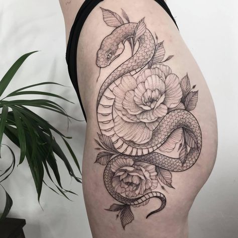 Rib Cage Snake Tattoo, Thigh Tattoos Women Animal, Thigh Tattoos Women Snake, Snake Tattoos For Women Leg, Hip Snake Tattoo, Womens Back Tattoos Large, Snake Thigh Tattoo, Boa Tattoo, Upper Leg Tattoos