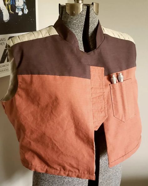 Star Wars Jacket Diy, Star Wars Outfits Character Design, Star Wars Aesthetic Clothes, Star Wars Belt, Star Wars Inspired Outfits, Star Wars Jacket, Space Play, Sci Fi Clothing, Leather Garments