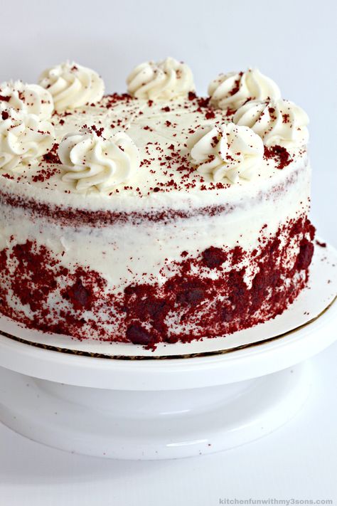 layered south red velvet cake Layered Cake Recipe, Valentines Recipes Desserts, Hot Chocolate Fudge, Cream Cheese Frosting Cake, Red Velvet Cake Recipe, Velvet Cake Recipes, Southern Desserts, Slow Cooker Desserts, Valentine Desserts