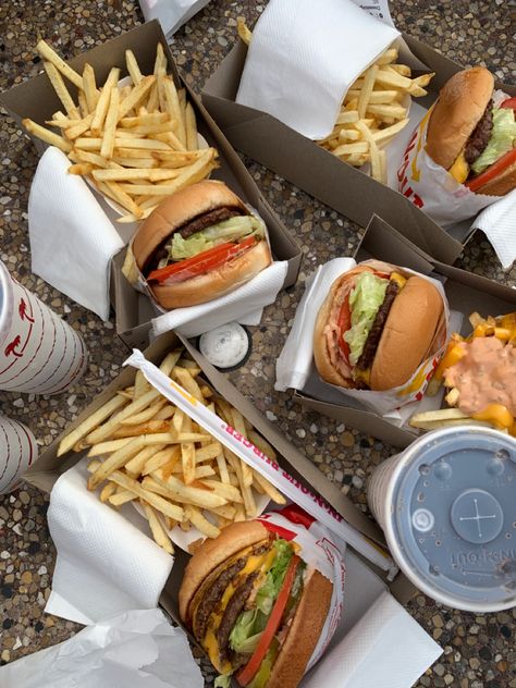 In-and-out in San Diego, CA San Diego Summer Aesthetic, San Diego Aesthetic, San Diego Summer, Sunshine Nature, Aesthetic California, San Diego Style, Seaworld San Diego, Fake Insta, California Aesthetic