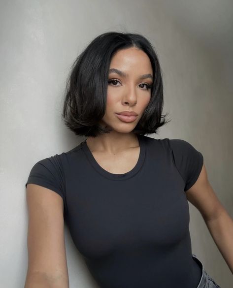 French Bob Haircut Black Woman, Retro Bob Haircut, Bob With Layers Black Women, Bob With Curtain Bangs Black Women, Collarbone Length Bob, Bob Hairstyles Middle Part, Short Hair Chin Length, Jet Black Short Hair, Black Woman Bob