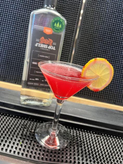 A great drink to sip on whenever! Made with Gin, strawberry liqueur and a dash of fresh lemon juice. #Drinks #Lemon @bestbarmix Strawberry Fizz, Strawberry Liqueur, Juice Drinks, Fresh Lemon Juice, Liqueur, Lemon Juice, Rose Wine, Gin, Alcoholic Drinks