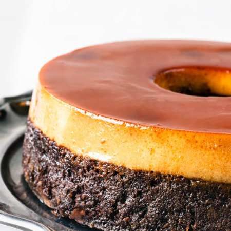 Flan Cake. Chocolate Cake on the bottom, and Caramel Flan on top #caramel #cake #bundtcake #chocolatecake #pudim #pudimcake #flan #caramelflan Chocolate Flan Cake, Flan Recipes, Chocolate Flan, Caramel Flan, French Apple Cake, Flan Cake, Flan Recipe, Filipino Desserts, Caramel Cake