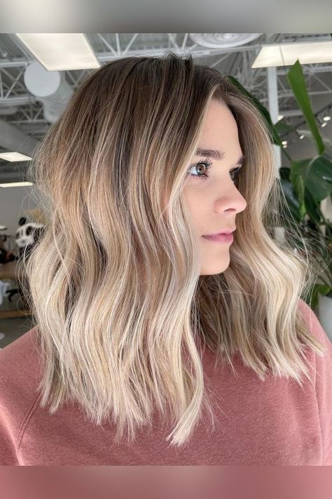 Baliage On Dark Blonde Hair, Blonde Hair Root Grow Out, Root Stretch Hair Brown, Dark To Light Balayage Blonde, Deep Rooted Blonde Balayage, Blonde With Brown Smudge Root, Medium Bayalage Hair Blonde, Blonde Lob With Extensions, Root Melt Blonde Balayage Short