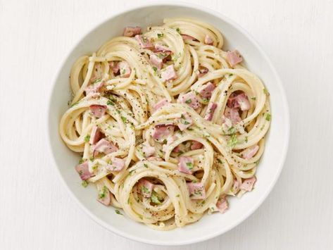 Get Spaghetti with Ham and Brie Recipe from Food Network Brie Spaghetti, Ham Ideas, Creamy Brie, Ham Pasta, Simple Spaghetti, Dinner Leftovers, Leftover Ham Recipes, Spaghetti Dinner, Brie Recipes