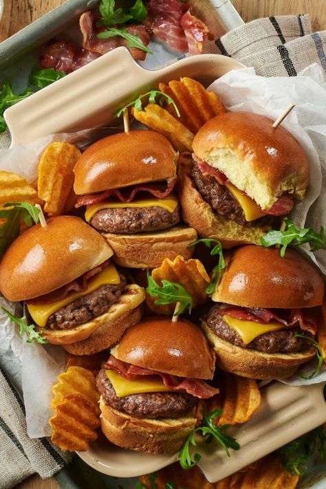 A close-up photo of mini cheeseburgers in an oven dish on a table. Cheeseburgers Recipe, Mini Burgers Recipe, Mini Burgers Sliders, Classic Cheeseburger, Streaky Bacon, Mini Cheeseburger, Slider Rolls, Rocket Leaves, Mini Hamburgers