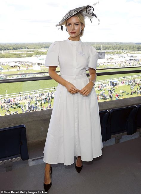 Glam: Lottie Moss certainly put on a ladylike display, as she joined a host of stars in th... Horse Race Outfit, Ladies Day Outfits, Royal Ascot Fashion, Ascot Outfits, Kentucky Derby Outfit, Ascot Ladies Day, Ascot Dresses, Derby Attire, Race Day Fashion