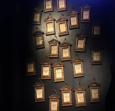 Wall of rules, Dolores Umbridge, Harry Potter, Warner Bros Studio Tour Dolores Umbridge Aesthetic, Umbridge Aesthetic, Harry Potter Picture Wall, Umbridge Harry Potter, Harry Potter Umbridge, Lockhart Harry Potter, Illustration Chat, Harry Potter Office, Harry Potter Halloween Party