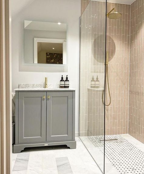 Small En Suite, En Suite Bathroom Ideas, Wet Room Bathroom, En Suite Shower Room, En Suite Bathroom, Wet Rooms, Shower Room, Single Vanity, Reno