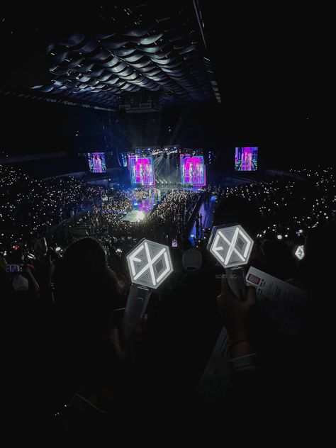 exo white ocean lightstick kpop fangirl diary concert Lightstick Kpop, 2024 Moodboard, Dew Jirawat, Exo Concert, Kpop Concert, Dream Vision Board, Concert Aesthetic, Soft Spot, Kpop Exo