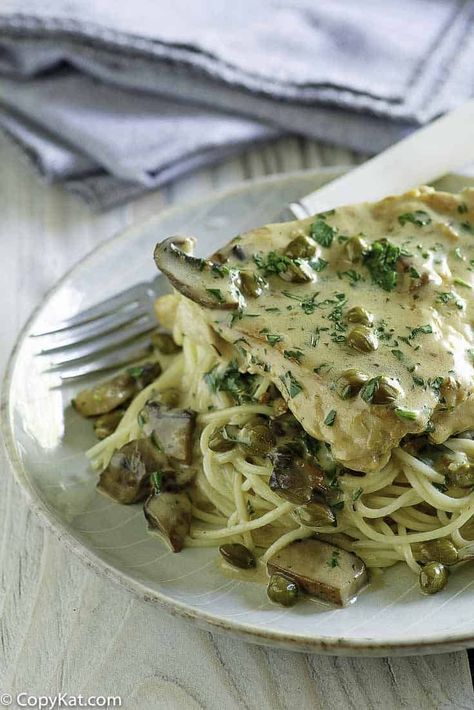 Cheesecake Factory Chicken Piccata Chicken Picada, Chicken Piccata Cheesecake Factory, Cheesecake Factory Chicken, Louisiana Chicken Pasta, Chicken Breast Recipes Dinners, Make Cheesecake, Chicken Piccata Recipe, Cheesecake Factory Recipes, Caper Sauce