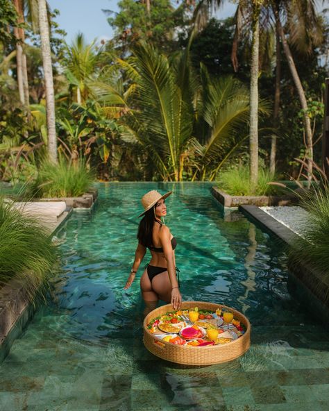 a great idea to spend your morning having breakfast in the pool Floating Breakfast Photoshoot, Pool Shoot Ideas, Hotel Pool Photoshoot, Floating Breakfast In Pool, Aesthetic Resort Photos, Island Photo Ideas, Pool Breakfast, Vacation Content, Advocacy Quotes