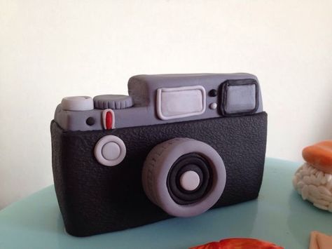 Ceramic Camera Sculpture, Camera Clay Art, Camera Cake Topper, Clay Camera, Camera Cake, Camera Cakes, Diy Gifts For Girlfriend, Mini Clay, Bff Gifts Diy