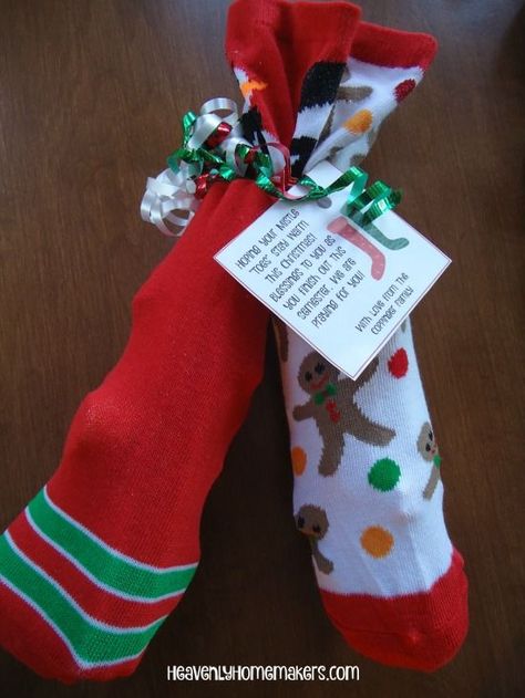 Fun Christmas Socks Gift Idea ~ Keeping the Mistle "Toes" Warm Christmas Socks Exchange, Work Games, Christmas Socks Gift, Basket Gifts, Christmas Gift Exchange, Holiday Goodies, Christmas Sock, School Holiday, Socks Gift