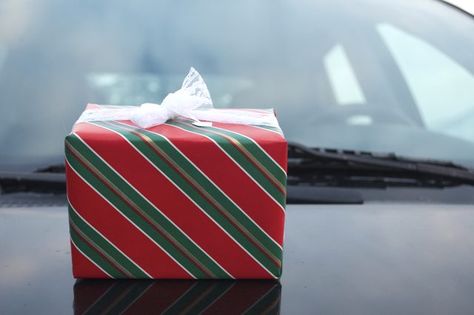 Ideas for Surprising a Teen With a New Car First Car Surprise Ideas, Sweet 16 Car Surprise Ideas, Wrapping Car, Car For Teens, Giving Keys, Valentine Photography, Car Gifts, Birthday Surprise, New Car