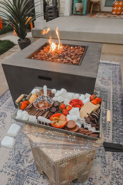 Want to make a fun s'mores board but don't know where to start?! Sharing ingredients, tips & tricks to create the ultimate S'moregasbord! Blankets For Bonfire, Bonfire Smores Station, Glamping Party Food, S’mores Charcuterie Board With Fire, S'mores Board Ideas, Birthday Party Smores Bar, S’mores Fire Pit, S’mores Date Night, Fire Pit Snack Ideas