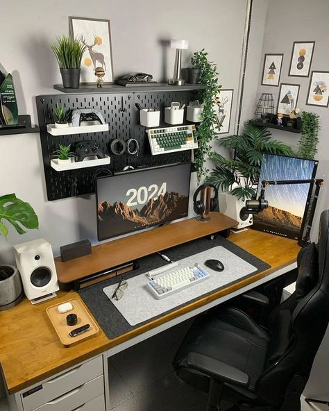 Productivity Setup, Studio In Casa, Tech Setup, Setup Pc, Desk Setups, Home Studio Setup, Desk Inspiration, Office Room Decor, Bedroom Setup