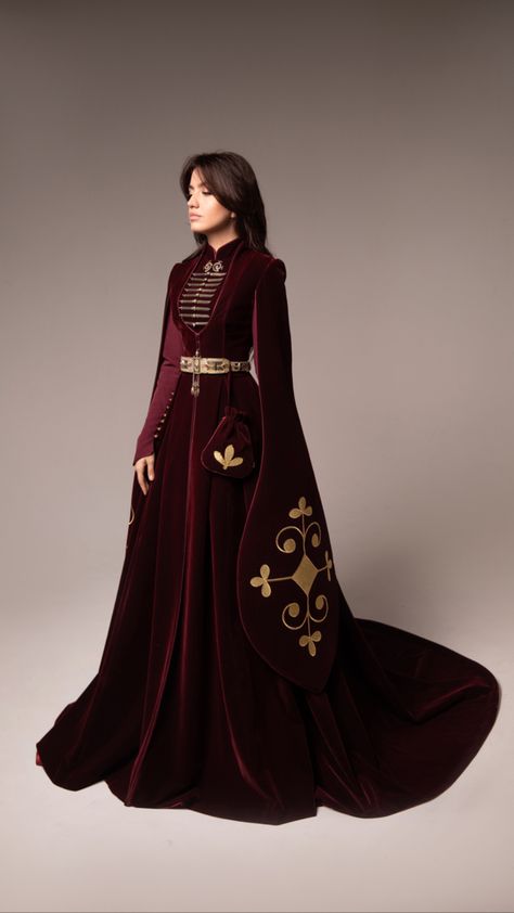 Medieval Royal Dress, Royal Dresses Fantasy, Medieval Dress Queen, Medieval Dress Royal, Queen Dress Royal Medieval, Medieval Queen Dress, Queen Outfits, Medieval Gown, Queen Outfit