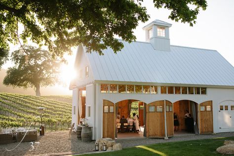 Pole Barn Wedding, Pole Barn Home, Pole Barn Designs, Pole Barn Garage, Backyard Barn, Building A Pole Barn, Barn Shop, Countryside Style, Barn Garage