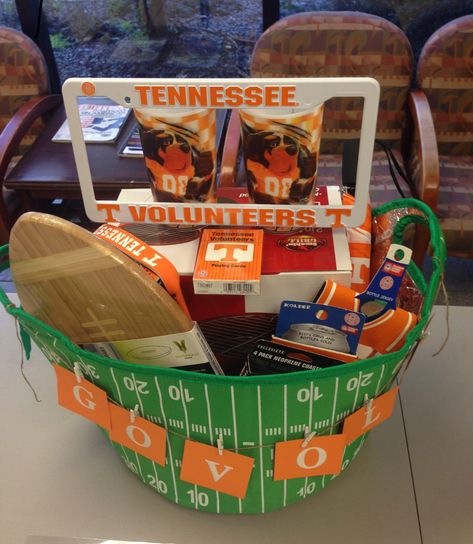 DIY Tennessee Vols basket. Great for auctions! Tennessee Gift Basket Ideas, Tailgating Gift Basket Ideas, Silent Auction Basket, Auction Basket, Welcome Baskets, Auction Baskets, Tn Vols, Tennessee Vols, Fall Fest