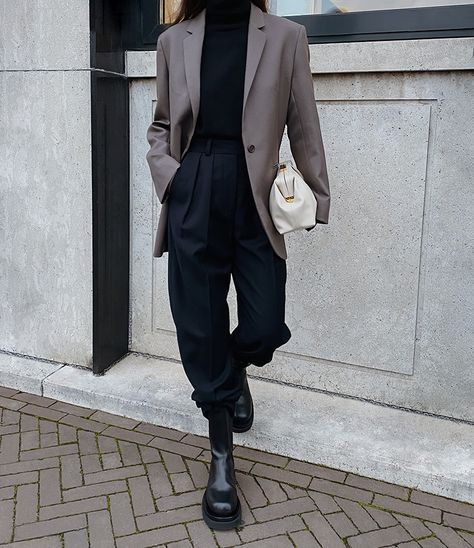 Androgynous Fashion Formal, Bottega Veneta Lug Boots, Arket Wool, Flannel Trousers, Androgynous Outfits, Cosy Outfit, Lug Boots, Academia Style, Fashion Aesthetics