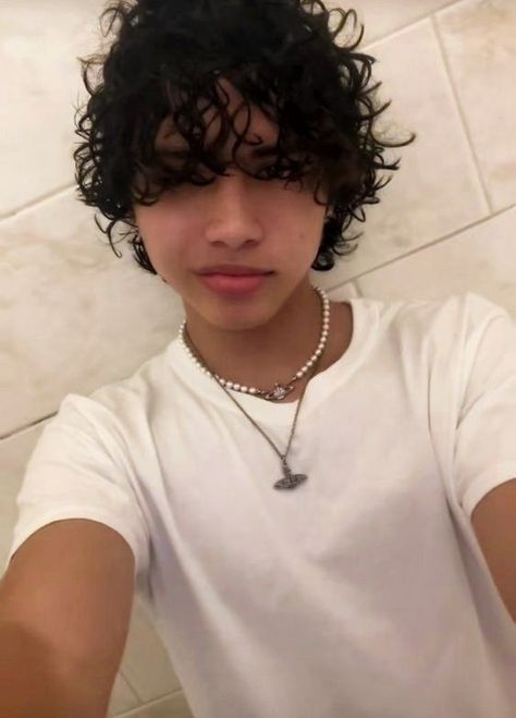 Ethan Garcia With His Cat, I Heart Ethan Garcia Pfp, Ethan Garcia Tiktok, Ethen Garcia, Work Updo, Ethan Garcia, Cute Curly Hairstyles, Quick Weave Hairstyles, Medium Curly Hair Styles