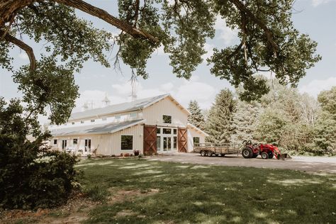 Nebraska Wedding Venues, Nebraska Wedding, Low Cost Wedding, Rustic Outdoor Wedding, Lincoln Nebraska, Wedding Barn, When I Get Married, Rustic Outdoor, Chic And Elegant