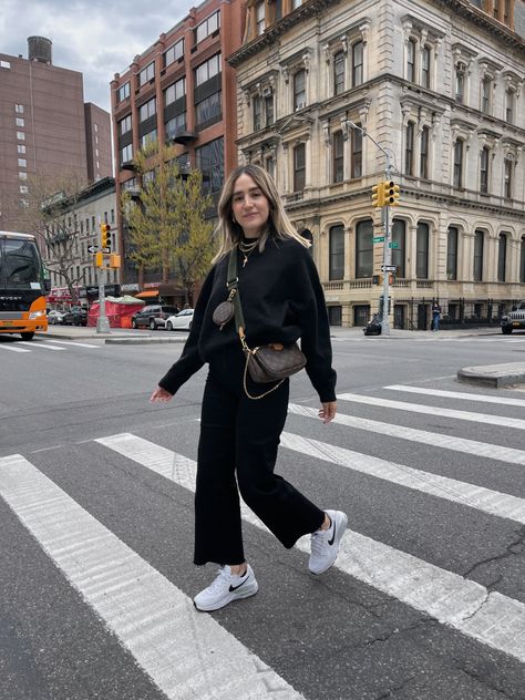 Airmax Outfit Ideas, Multi Pochette Outfit, Louis Vuitton Multi Pochette Outfit, Lv Multi Pochette Outfit, Multi Pochette Louis Vuitton, Airmax Outfit, New York Spring Outfits, Nyc Spring Outfits, Air Max Outfit