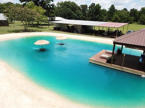 This Southern company can put a beach in your backyard, and we're so in - It's a Southern Thing Farmhouse Backyard Pool, Farmhouse Backyard, Beach Entry Pool, Private Backyard, Luxury Swimming Pools, Diy Swimming Pool, Backyard Beach, Swimming Pond, Big Yard