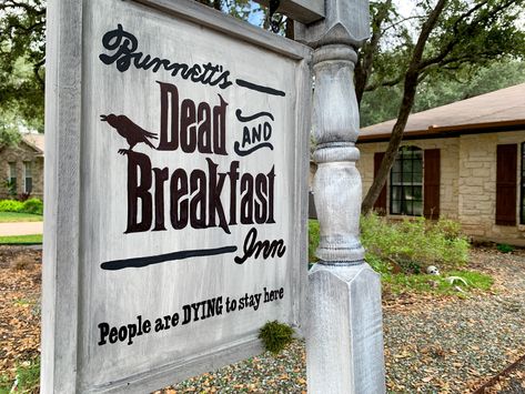 Diy Halloween Headboard Sign, Headboard Halloween Sign, Breakfast Halloween, Dead And Breakfast, Headboard Sign, Halloween Yard Signs, Halloween Camping, Halloween Props Diy, Boutique Ideas