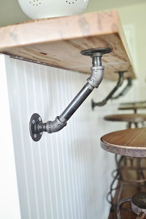 Industrial pipes holding up a solid wood bar in the kitchen. Shelf Designs, Mounted Desk, Pipe Shelf, Decor Ikea, Pipe Furniture, Pipe Shelves, Industrial Pipe, Basement Bar, Wood Bar