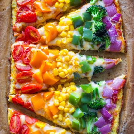 Rainbow Cauliflower Crust Pizza - Gimme Delicious Rainbow Pizza, Rainbow Food, Cauliflower Crust Pizza, Kids Party Food, Idee Pasto Sano, Food Trends, A Pizza, Creative Food, Food Coloring